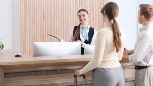 Accueil physique et accueil digital : lequel marque vraiment les esprits ?