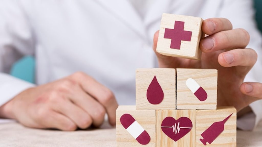 Pourquoi réévaluer régulièrement sa complémentaire santé quand on est indépendant ?