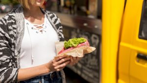 Pourquoi opter pour une remorque food truck quand on se lance ?